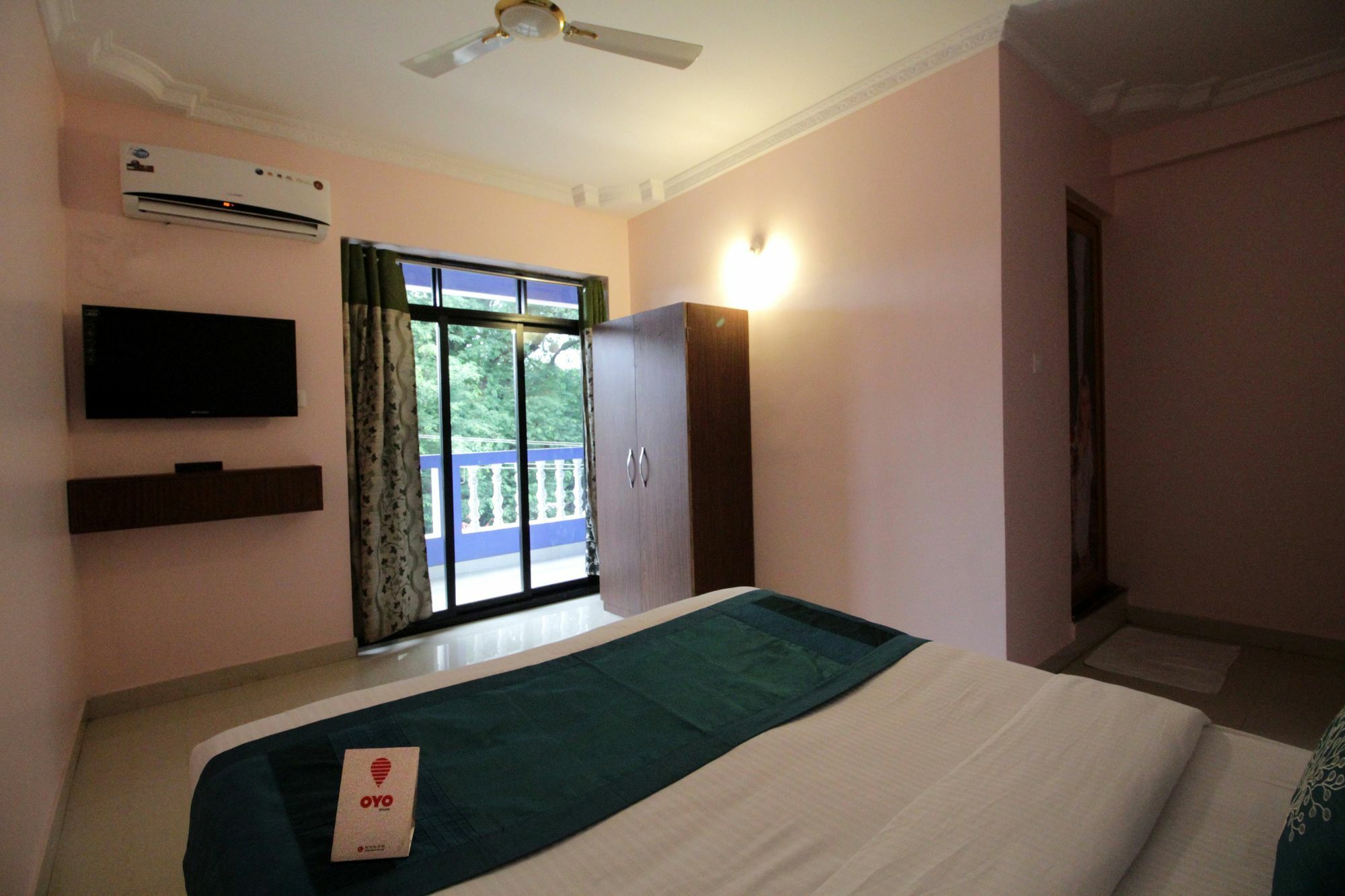 Oyo 3385 Hotel Baga Bay Exterior photo